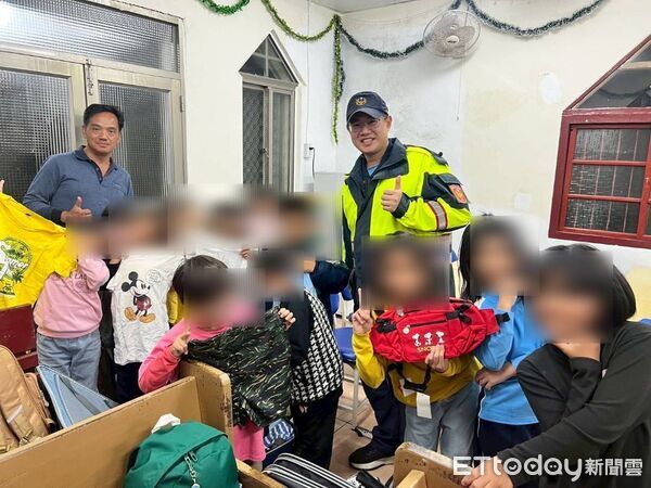 ▲恆春警陪伴孩童學習珍惜。（圖／記者陳崑福翻攝）