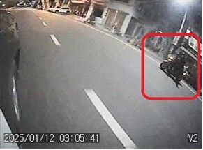 ▲彰化孝子載著急喘的老母親半路攔警車急診。（圖／警方提供）