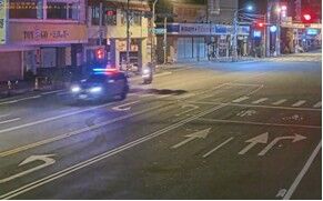 ▲彰化孝子載著急喘的老母親半路攔警車急診。（圖／警方提供）