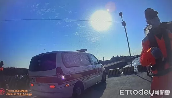 ▲高雄梓官通安巷發現一具浮屍，身份確定是海軍士兵             。（圖／岡山分局提供）