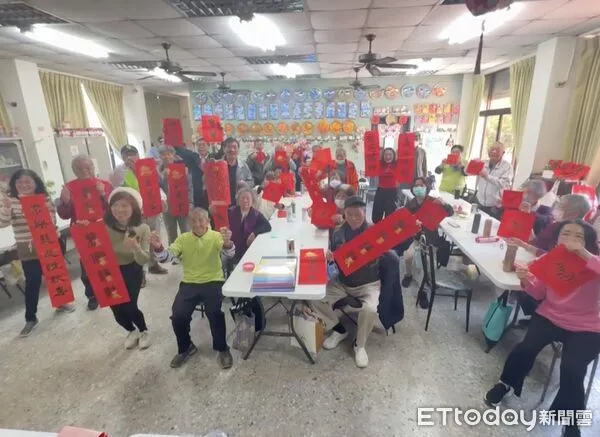 ▲▼    健禾人文關懷協會 　春聯活動助力高齡社會    。（圖／記者翁伊森攝）