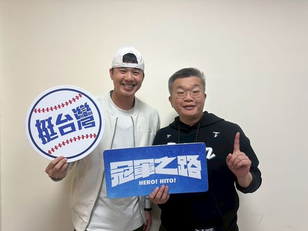 ▲ 年度最強大紀錄片《冠軍之路》票房破4500萬！ 躍升臺灣紀錄片影史票房第3名！蔡英文看《冠軍之路》重溫奪冠感動：將成為好幾世代臺灣人共同記憶。應援團長、超美啦啦隊領應援 觀眾高唱「臺灣尚勇」熱血爆棚           。（圖／主辦單位提供）