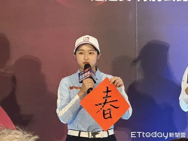 ▲▼2026台灣鴻海女子高爾夫公開賽14日舉辦記者會，台灣球員吳佳晏(左)、日本好手河本結(右)代表出席。（圖／記者蔡厚瑄攝）