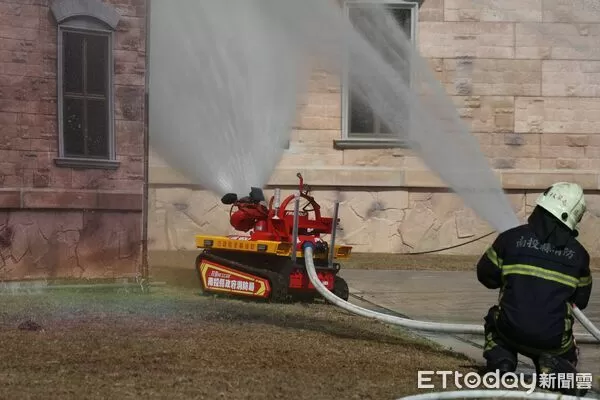 ▲南投縣119擴大防災演習，展示電動車、新式滅火器材，強化春節救災量能。（圖／南投縣政府提供，下同）