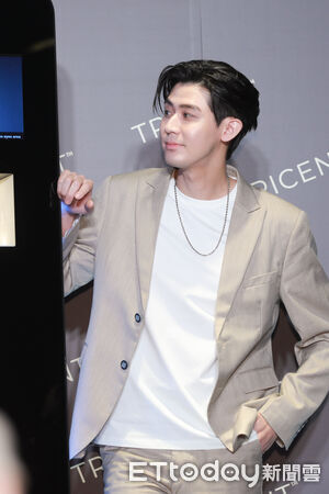 ▲▼李玉璽新婚身分首露面，現身 TRICENT 發表會 體驗全台首創香氛互動體驗機。（圖／記者周宸亘攝）