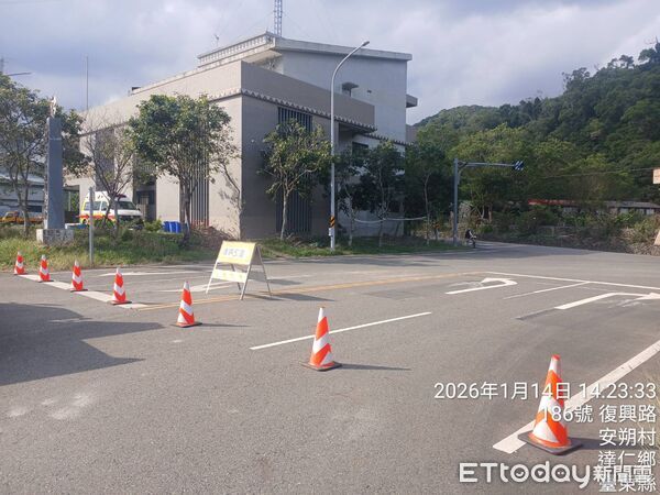 ▲▼            台9線草埔森永隧道飄散瓦斯味，目前雙向封閉禁止通行。（圖／公路局提供，下同）