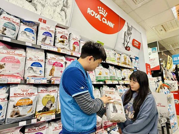 法國皇家X東森寵物公益捐糧。（圖／東森寵物提供）