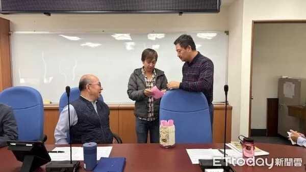 ▲林業保育署台東分署公開抽籤審查財產申報。（圖／記者楊晨東翻攝）