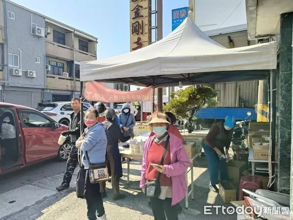 ▲佛光山金剛寺臘八粥傳遞祝福與關懷。（圖／記者楊晨東翻攝）