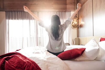 君品推「住滿24hrs、機捷接駁」服務