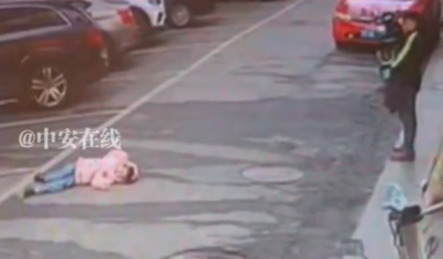 媽媽躲起來騙她　陸女童哭著找人「當街休克」身亡