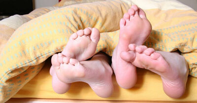 激戰到一半突嘴歪臉斜！22歲嫩妹「雙腳發黑」　醫驚：再慢就截肢