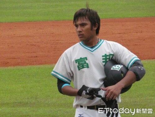 ▲富邦悍將林岱安大學時期就穿過「富邦」。（圖／記者楊舒帆攝）