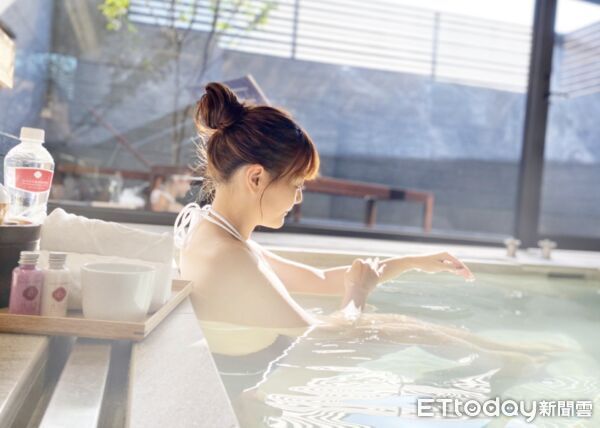 ▲旅展主打「泡湯＋吃到飽」平假日通用方案，吸引不少小資族與家庭客群關注。（圖／記者游瓊華翻攝）