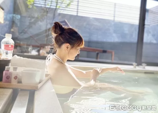 ▲旅展主打「泡湯＋吃到飽」平假日通用方案，吸引不少小資族與家庭客群關注。（圖／記者游瓊華翻攝）