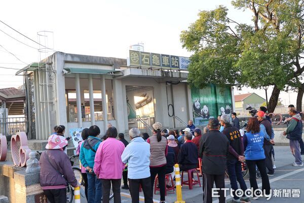 ▲雲林縣長張麗善率隊會勘斗南石龜火車站周邊環境，與地方代表討論改善方。（圖／記者游瓊華翻攝）