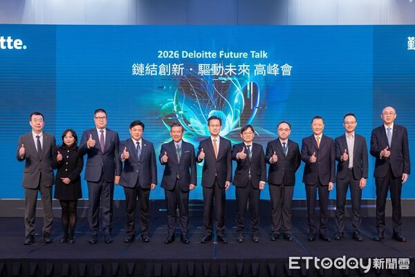 ▲左起勤業眾信科技與轉型服務營運長林彥良、勤業眾信策略/風險與交易服務營運長潘家涓、國際中橡投資控股股份有限公司董事長辜公怡、華城電機股份有限公司總經理許逸德、佳世達集團董事長陳其宏、勤業眾信總裁柯志賢、國家發展委員會主任委員葉俊顯、財團法人資訊工業策進會產業情報研究所所長洪春暉、雄獅旅遊集團董事長王文傑、Google Cloud台灣技術總經理林書平、勤業眾信市場發展營運長龔則立。（圖／勤業眾信提供）