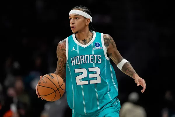 ▲黃蜂控衛因為神似傳奇球星艾佛森風格，也獲得運動品牌Reebok代言合約。（圖／達志影像／美聯社）