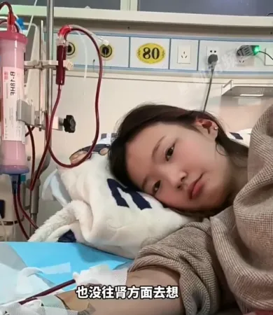 ▲在醫院治療的小然。（圖／翻攝自微博）