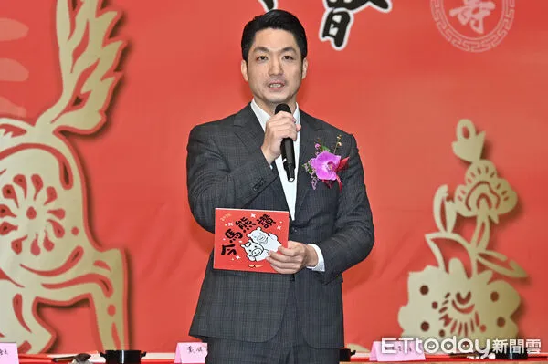 ▲▼台北市長蔣萬安出席丙午迎新春聯揮毫大會，公布親題春聯「今馬熊讚」。（圖／記者李毓康攝）