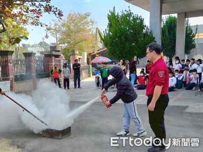 防災教育向下扎根　老師親自上陣滅火新市國小師生實戰學逃生