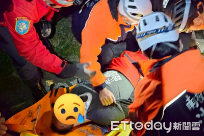 男子山區開車閃浪浪「墜40米邊坡」　搜救人員驚險垂隆救人