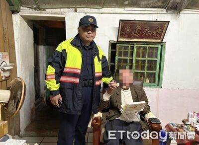 朴子警分局警員自掏腰包　送餐暖獨居老人