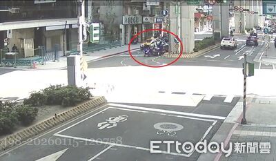 撞擊畫面！26歲無照男帥開雙門賓士上班　「沒長眼」追撞2機車