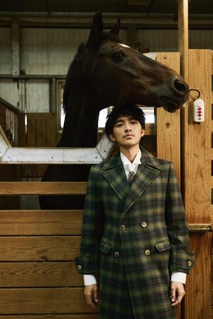 ▲幸星娛樂藝人洪小鈴、曾少宗、張家慧等人同台拍攝年曆鍾政均。（圖／幸星娛樂提供）