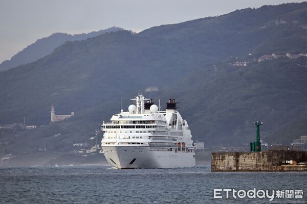 ▲海洋富士號駛入花蓮港。（圖／花蓮港務分公司提供資料照片，下同）