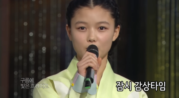 ▲▼想你 擁月。（圖／翻攝自YouTube／ 고유명사진구오빠）