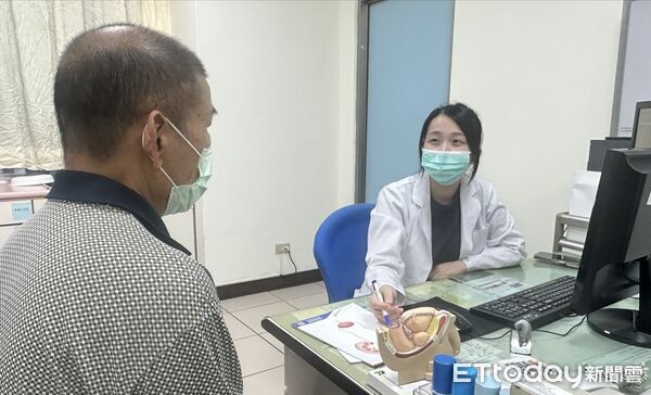 ▲▼  老年尿尿滴到鞋」是真的？嘉榮泌尿科提醒男性留意攝護腺肥大警訊   。（圖／嘉義榮民醫院提供）