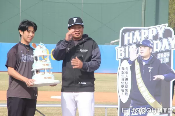 ▲中華隊教練「紅龜」陳江和迎來44歲生日。（圖／記者蔡厚瑄攝）