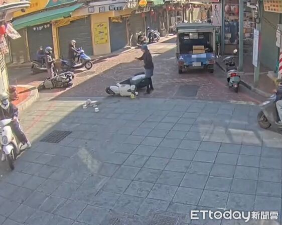 ▲▼金門機車碰撞事故，女騎士肇逃將依公共危險罪移送地檢。(圖／金門縣警察局金城分局提供)