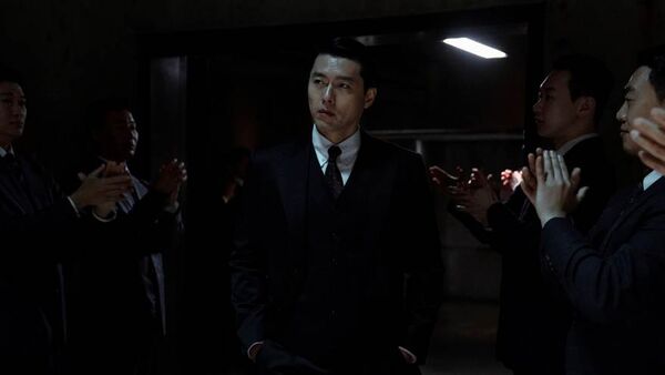 ▲▼《韓國製造》玄彬壞到入骨！監獄狂毆鄭雨盛來真的　抽菸回眸帥炸。（圖／Disney+提供）