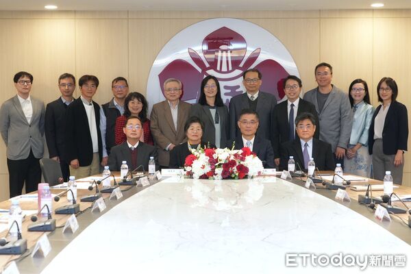 ▲成功大學與台南大學簽署學術交流與人才培育合作協議，攜手推動高教國際化。（記者林東良翻攝，下同）