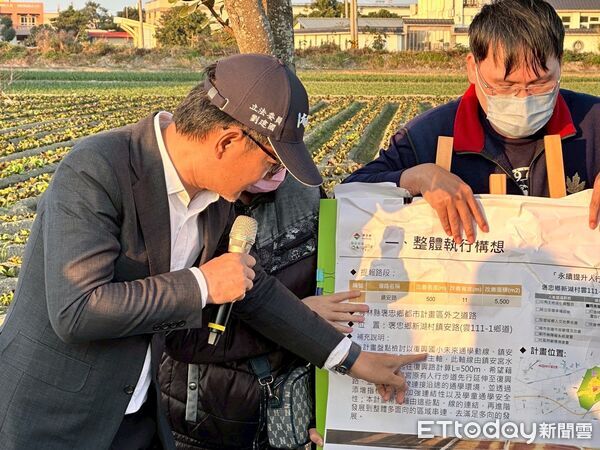 ▲立委劉建國邀請交通部公路局副局長林聰利南下雲林，實地會勘人行安全改善工程。（圖／記者游瓊華翻攝）