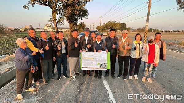 ▲立委劉建國邀請交通部公路局副局長林聰利南下雲林，實地會勘人行安全改善工程。（圖／記者游瓊華翻攝）