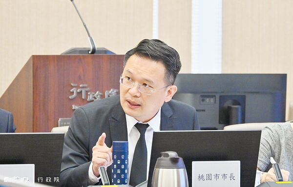 ▲桃市副市長蘇俊賓今天出席行政院會時，針對春節醫療量能整備專案提出見解。（圖／行政院提供）