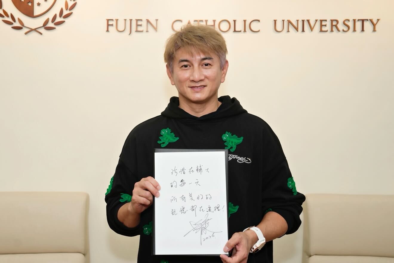 ▲▼吳奇隆獲頒輔大傑出校友獎。。（圖／翻攝Threads／yclan168）
