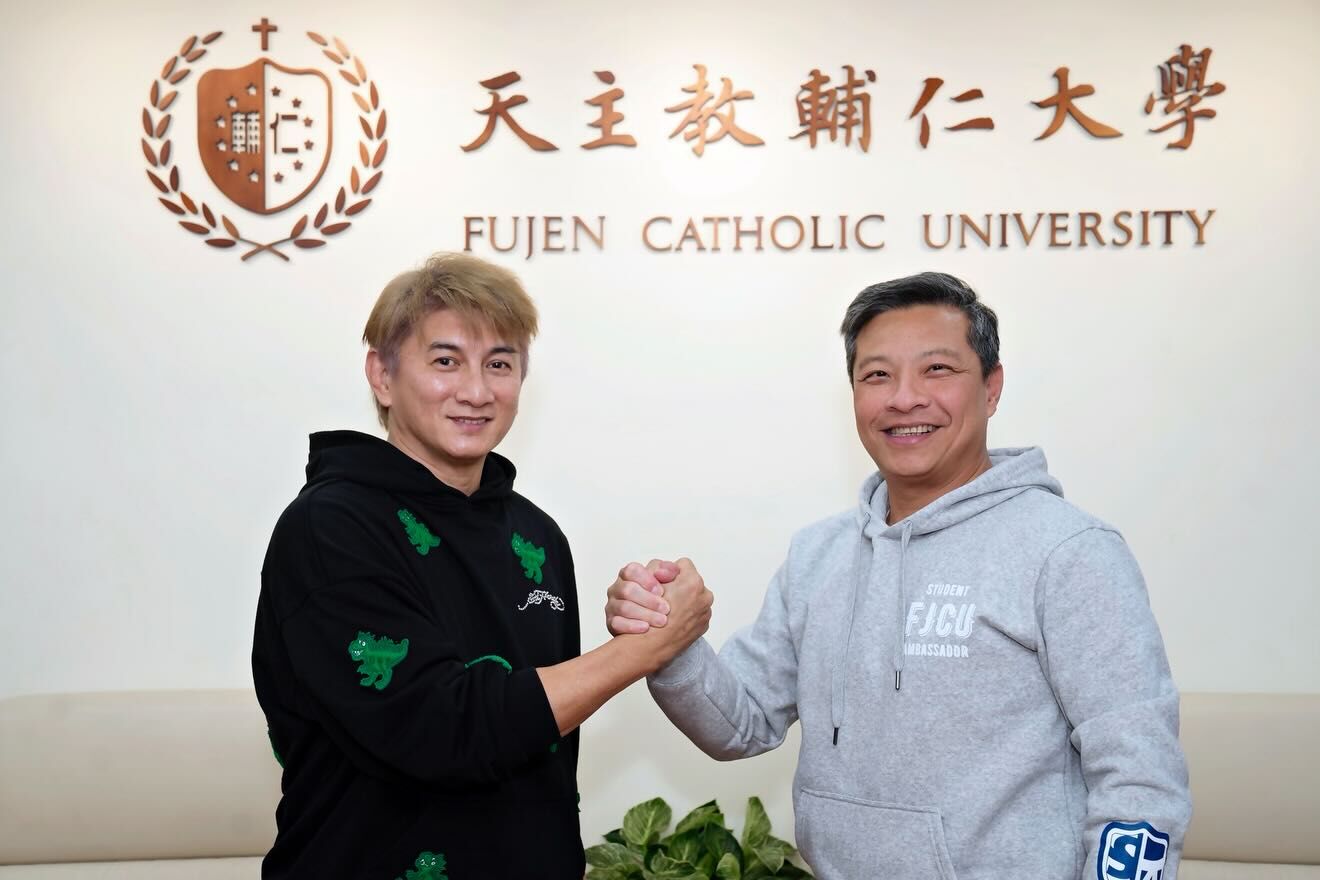 ▲▼吳奇隆獲頒輔大傑出校友獎。。（圖／翻攝Threads／yclan168）