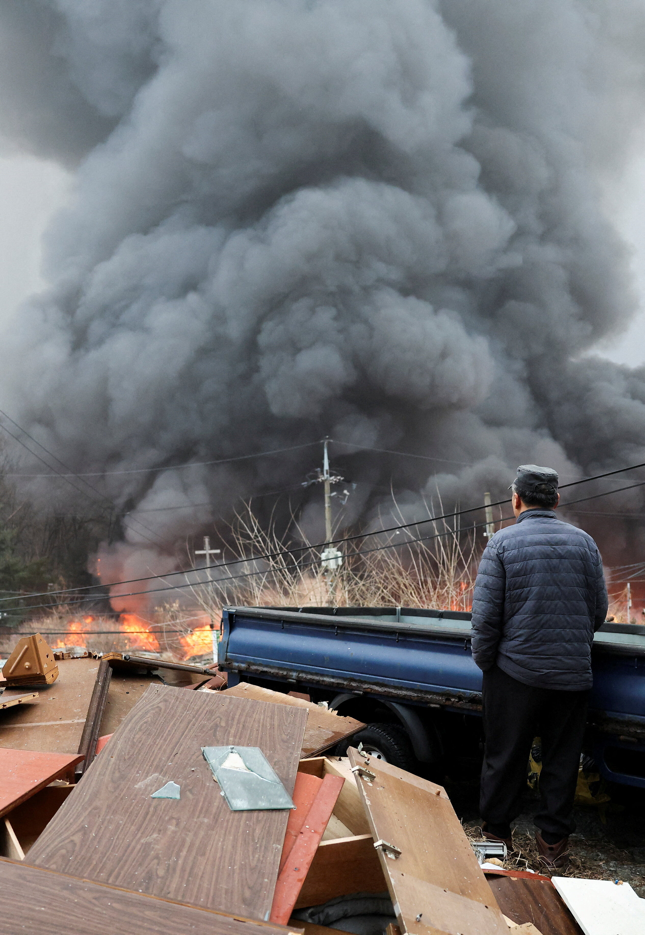 ▲▼南韓首爾市江南區九龍村16日清晨發生大火。（圖／路透）