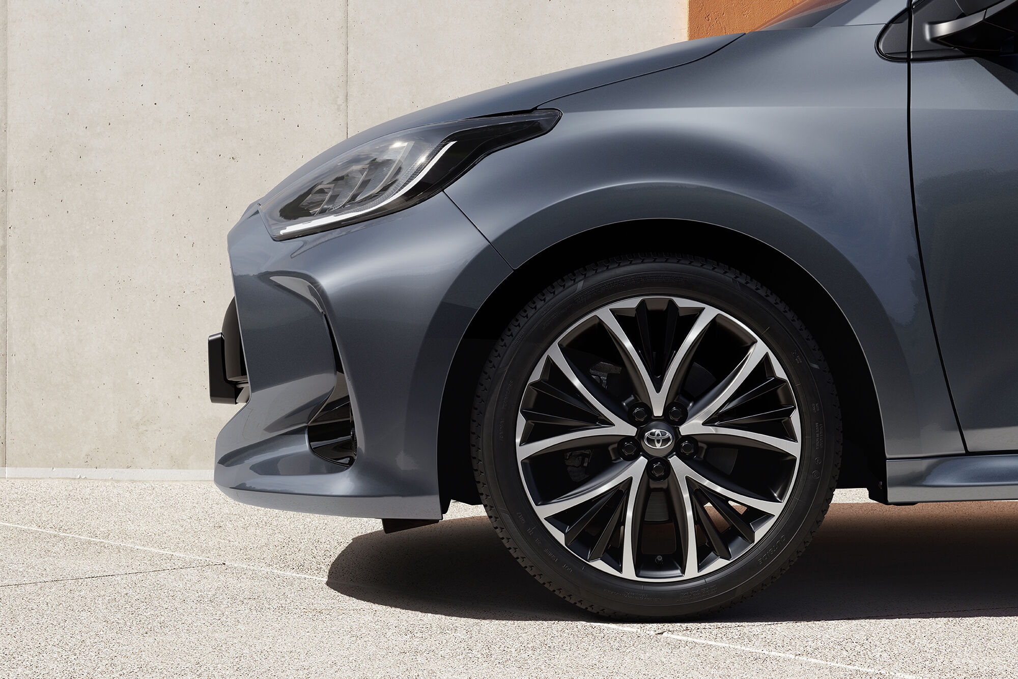 ▲TOYOTA「歐規Yaris新年式」亮相！全新車色更搶眼內裝也升級。（圖／翻攝自TOYOTA）