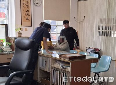 85歲阿北買菜腿軟跌坐路旁　東港警暖心護送平安返家