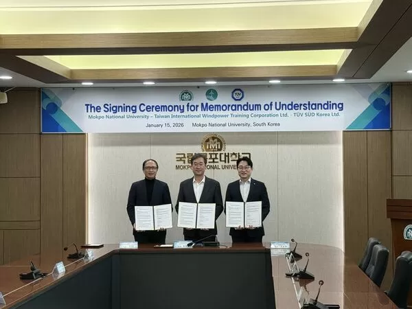 ▲左起盧展猷董事長、韓國國立木浦大學宋河哲校長、TÜV SÜD Korea徐正旭執行長於MOU簽署儀式合照。（圖／台灣風訓提供）