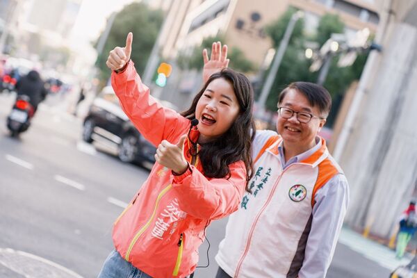 ▲▼吳奕萱拜票。（圖／吳奕萱競選辦公室提供）