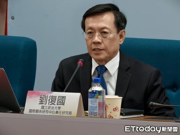 ▲▼ 政大國關中心、東亞所與中共雜誌研究社於今15共同日舉辦「2025年中國大陸情勢總結與未來發展趨勢觀察論壇」，中央研究院政治學研究所研究員蔡文軒、國防安全研究院委任服研究員揭仲、政大國關中心兼任研究員劉復國等人，針對解放軍近期大量清洗高階將領以及整肅軍中貪腐有不同分析與看法。            。（圖／記者任以芳攝）