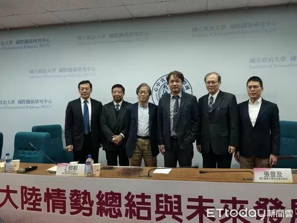 ▲▼ 政大國關中心、東亞所與中共雜誌研究社於今15共同日舉辦「2025年中國大陸情勢總結與未來發展趨勢觀察論壇」，中央研究院政治學研究所研究員蔡文軒、國防安全研究院委任服研究員揭仲、政大國關中心兼任研究員劉復國等人，針對解放軍近期大量清洗高階將領以及整肅軍中貪腐有不同分析與看法。            。（圖／記者任以芳攝）