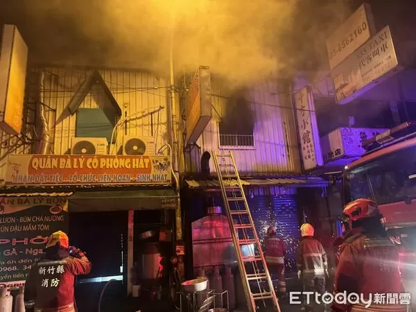 ▲▼             新竹縣一棟鐵皮建物起火，消防救出2名越南籍男女，一度失去呼吸心跳。（圖／記者楊永盛翻攝，下同）