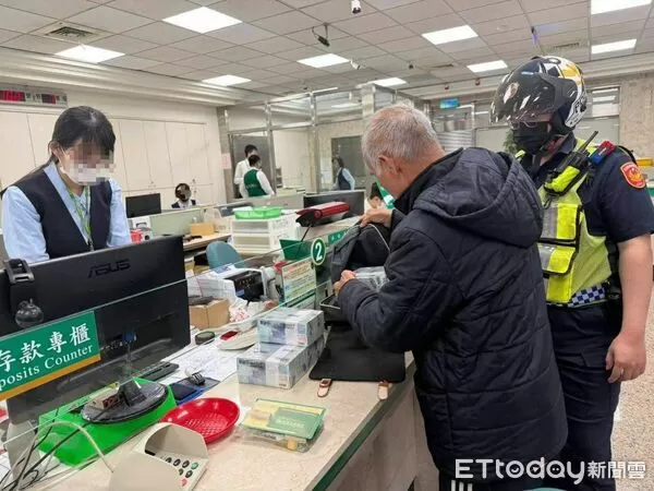 ▲潮州警方打詐變護鈔。（圖／記者陳崑福翻攝）